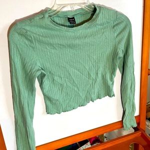 Green crop top, light wear